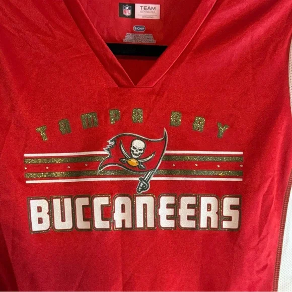 Bucs V-Neck Size S Excellent condition, Ships next‎ day . - Picture 4 of 6